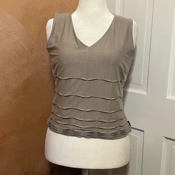 #114 AKRIS MUSHROOM TAUPE LAYERED RUFFLE TANK TOP BLOUSE SIZE 14 - Picture 1 of 7